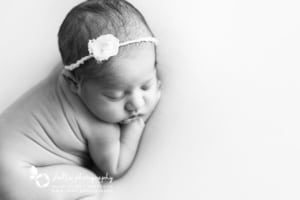 Newborn_photography_Vancouver_Black and white