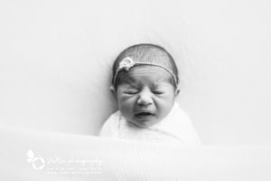 Newborn_photography_Vancouver black and white