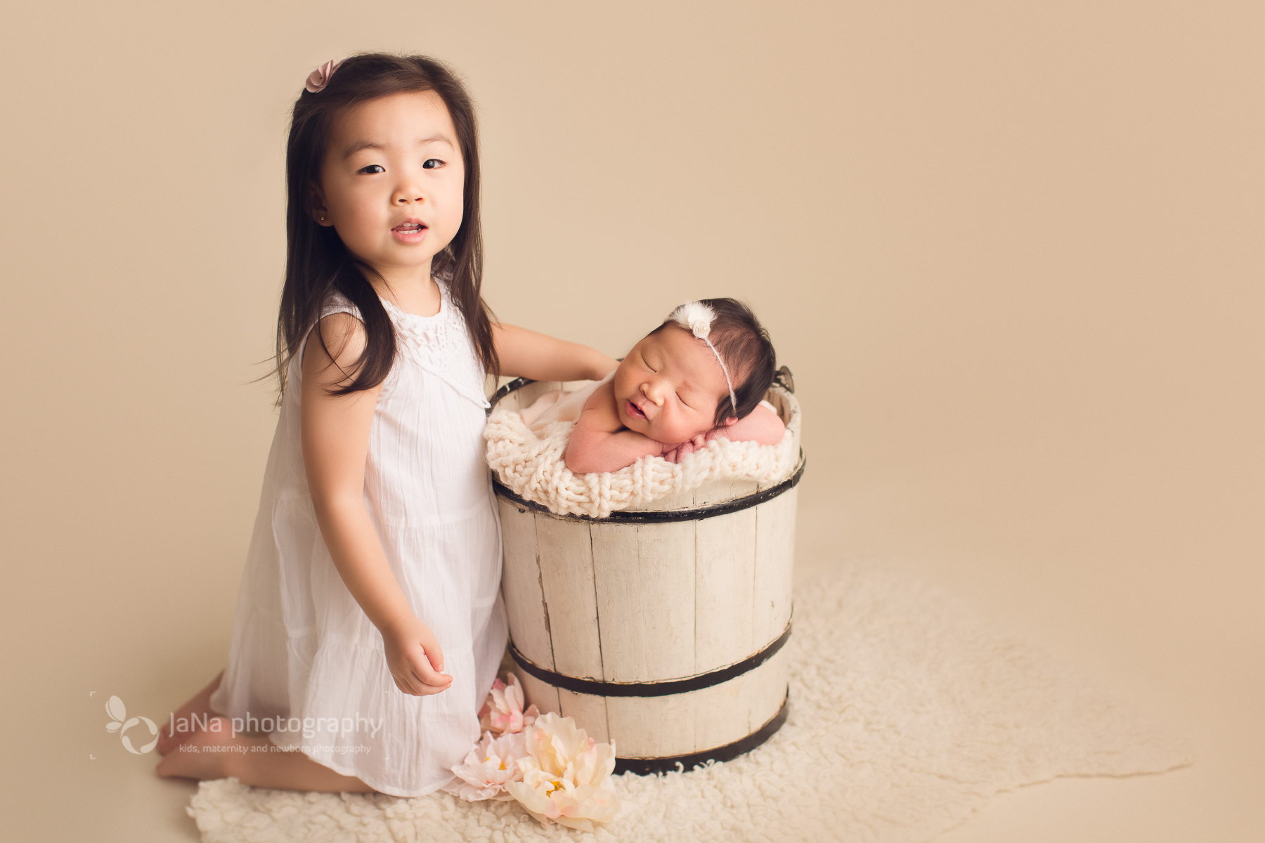 Newborn photography with siblings - Vancouver and Burnaby