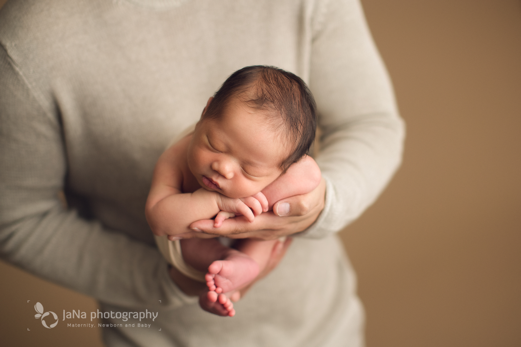 newborn photography - dady hand