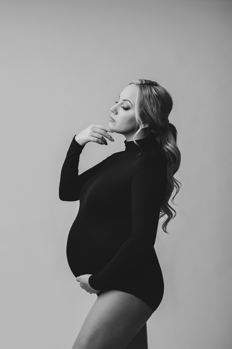maternity photography - vancouver - jana black and white