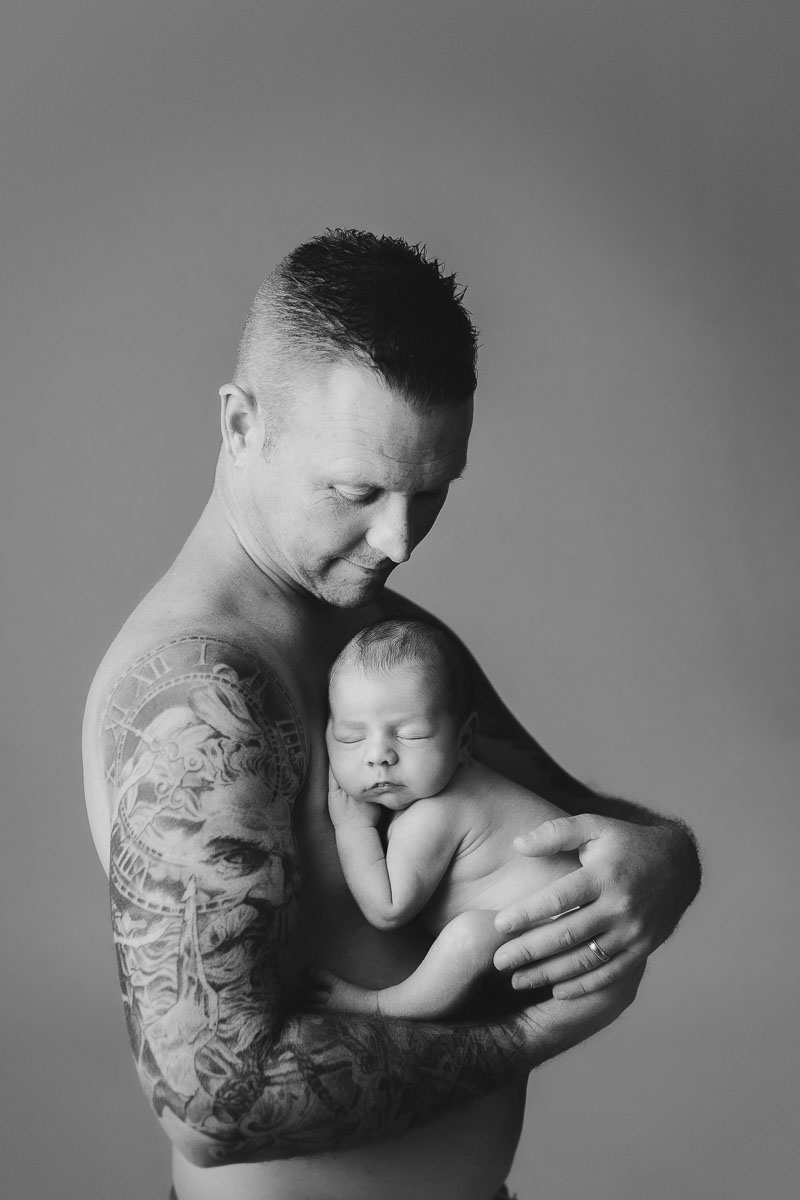 vancouver newborn photography - dad black and white